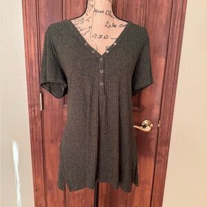 torrid ribbed knit short sleeved top size 1